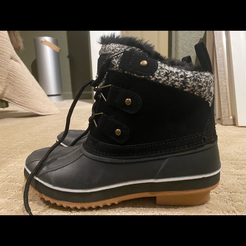 Khombu Black Snow Boots Size 6